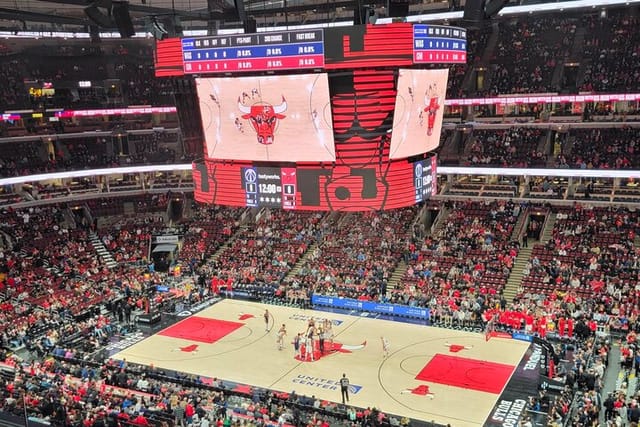 chicago-bulls-basketball-game-ticket-at-united-center_1